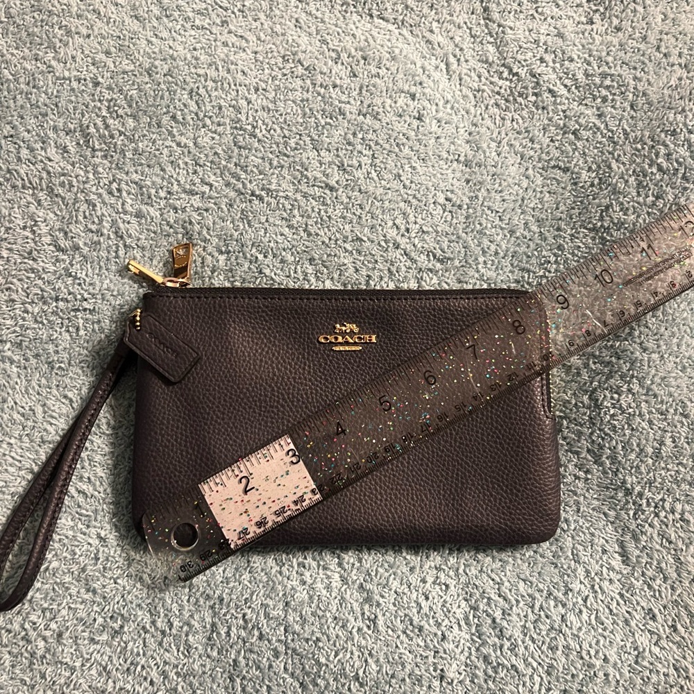 Closet clean out!! MK double zip wristlet! Color is navy!